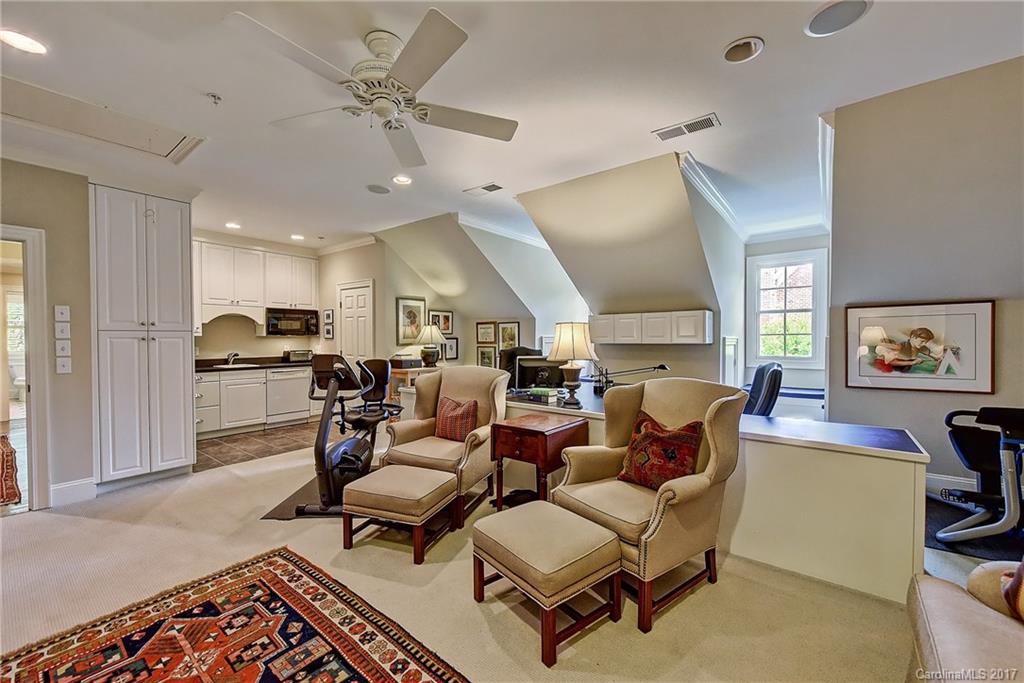 204 Crownsgate Court Charlotte NC 28207