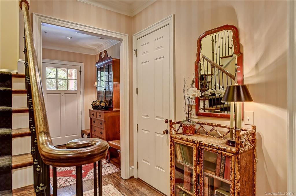 204 Crownsgate Court Charlotte NC 28207