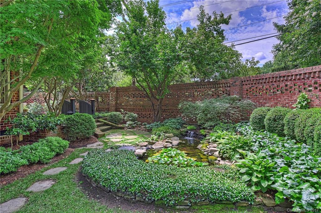 204 Crownsgate Court Charlotte NC 28207