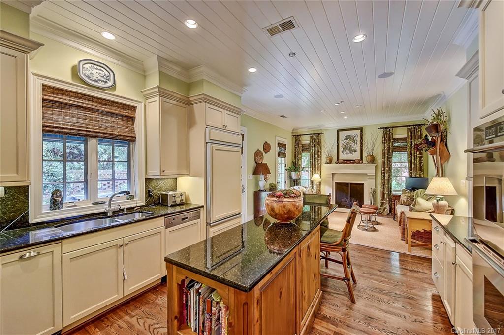 204 Crownsgate Court Charlotte NC 28207