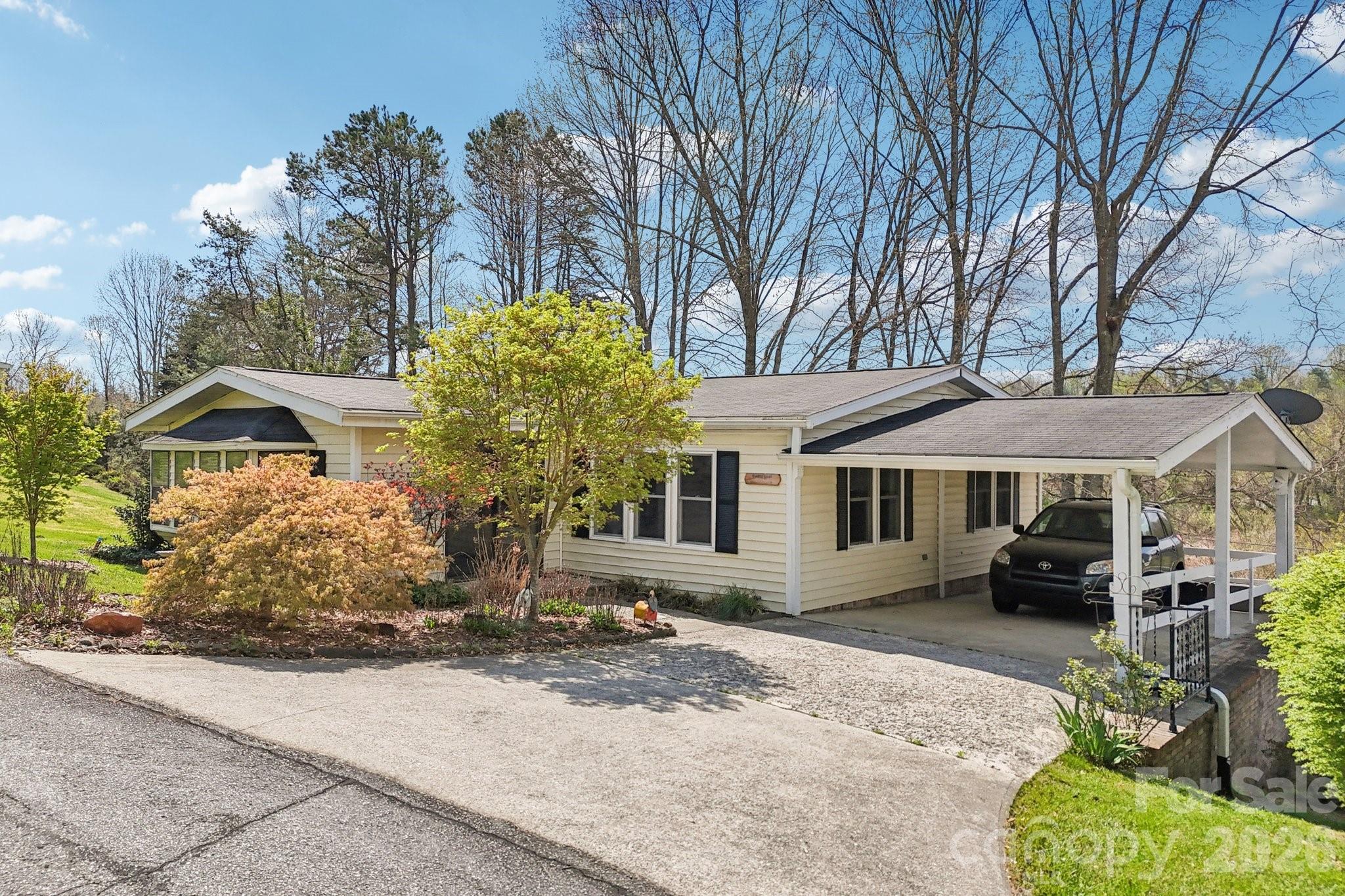 200 Cranbrook Circle Hendersonville NC 28792