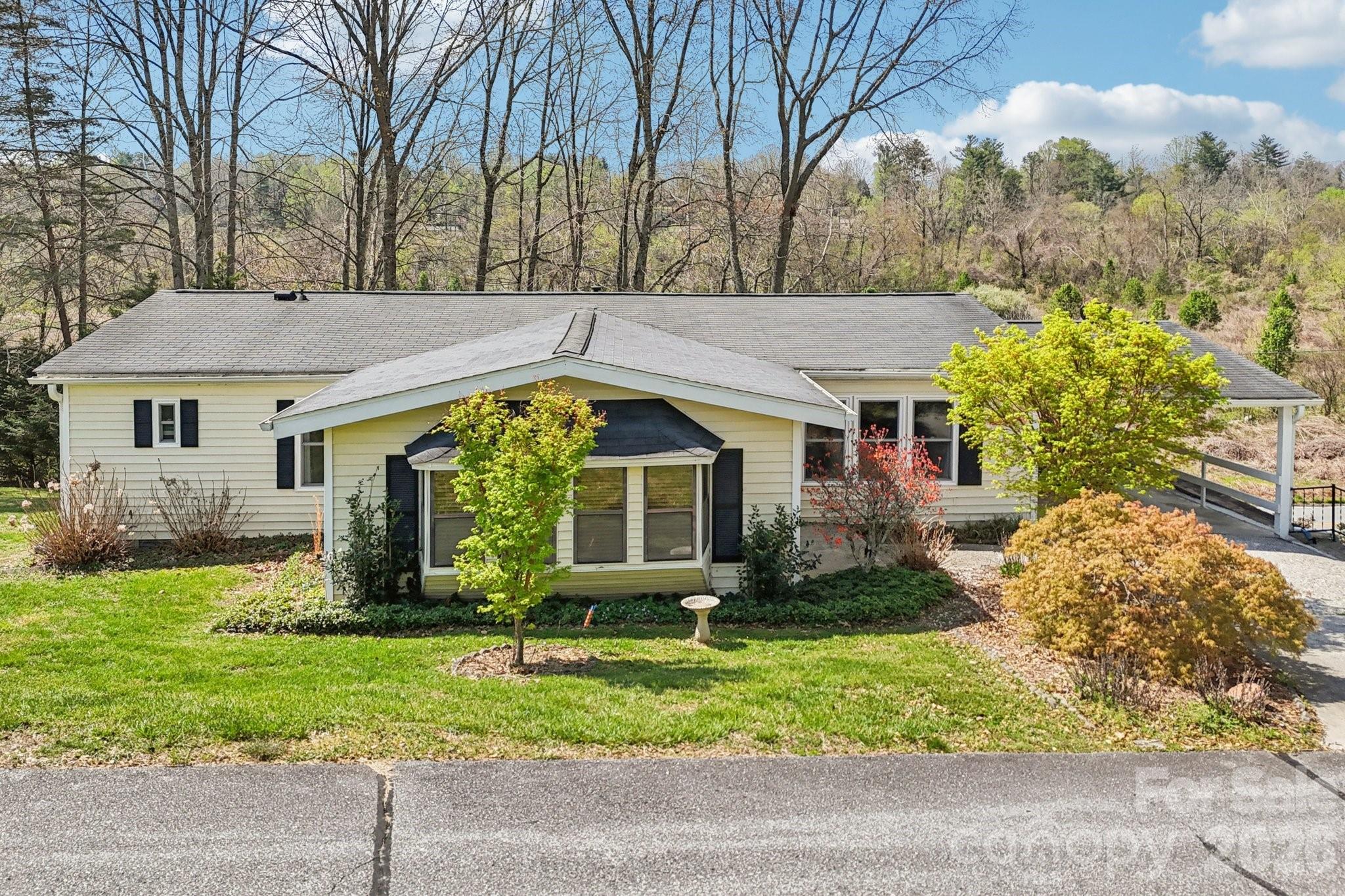 200 Cranbrook Circle Hendersonville NC 28792