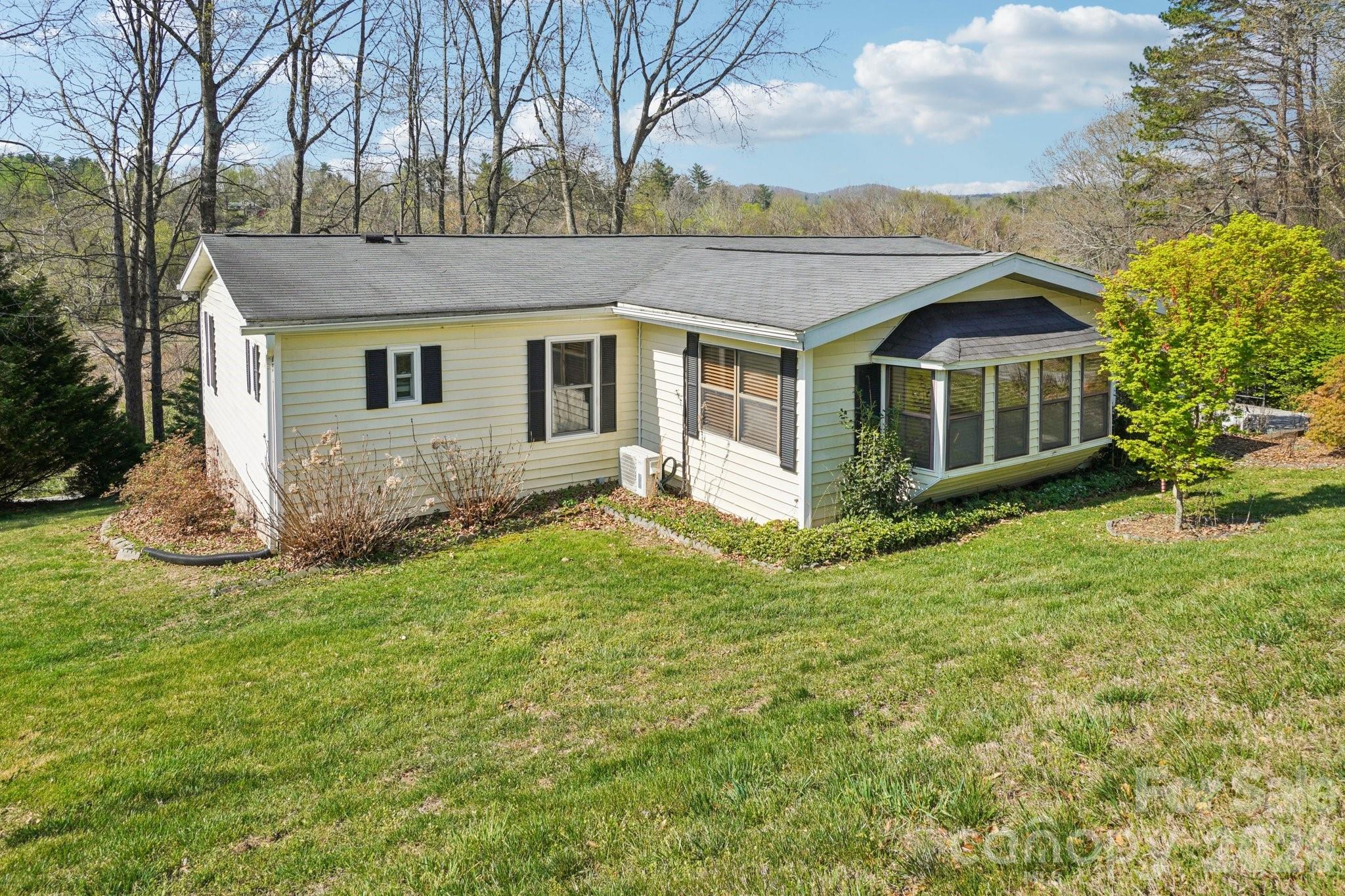 200 Cranbrook Circle Hendersonville NC 28792