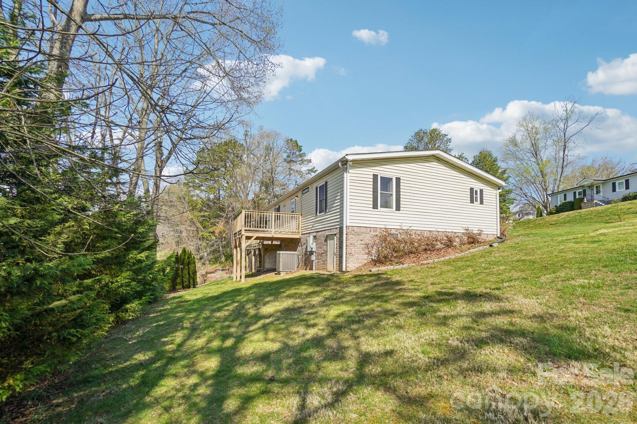 200 Cranbrook Circle Hendersonville NC 28792