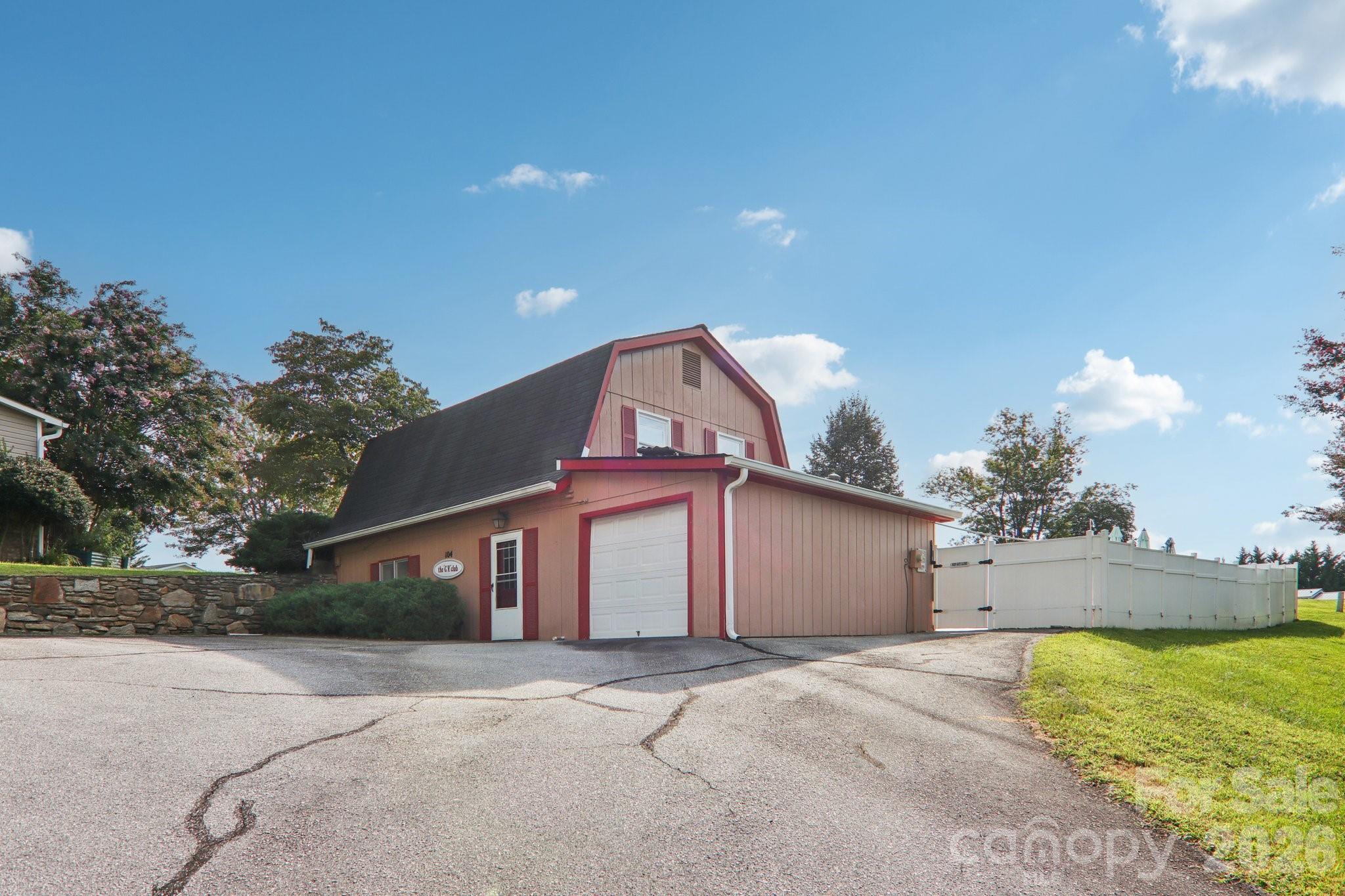 200 Cranbrook Circle Hendersonville NC 28792