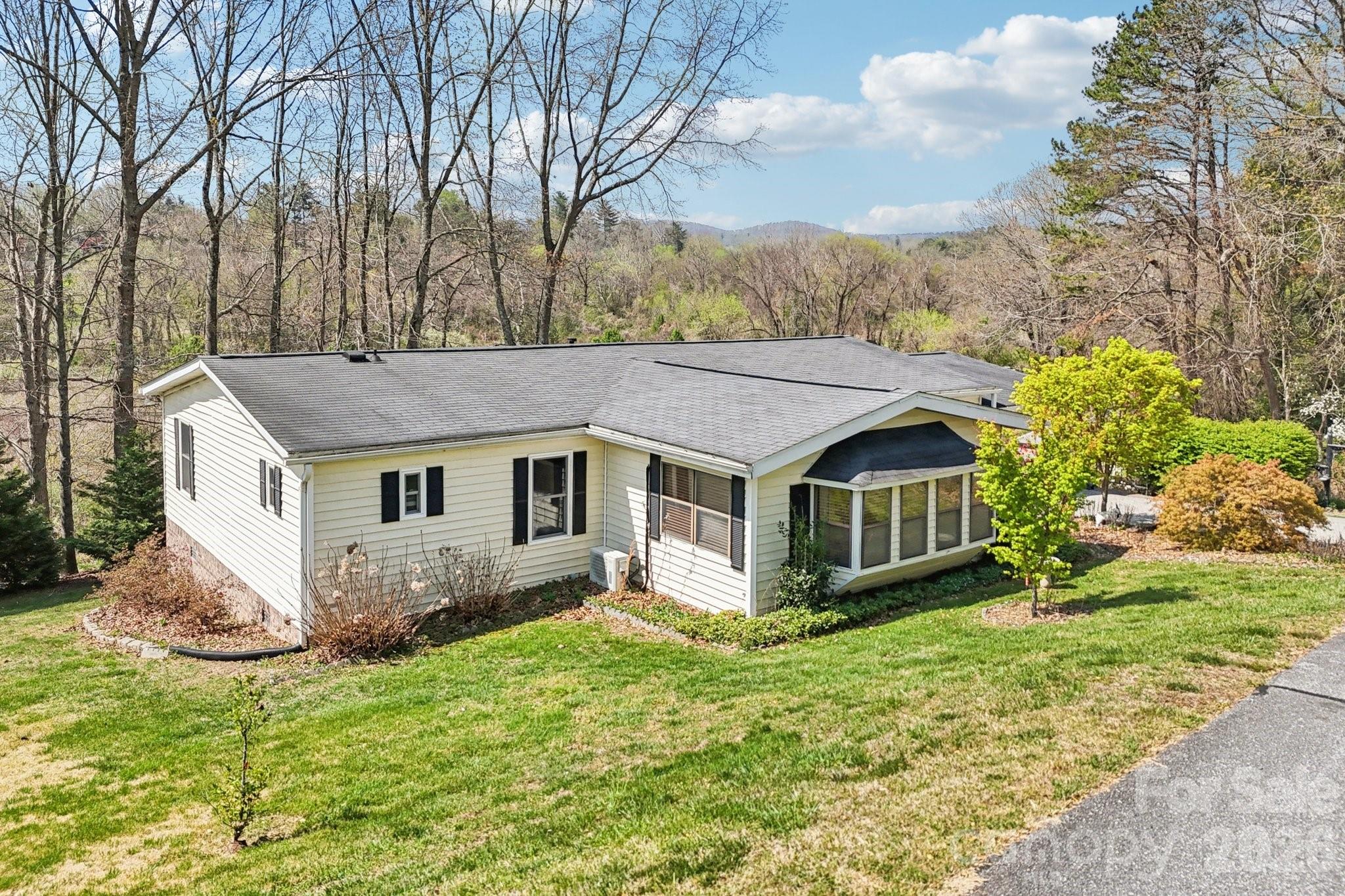 200 Cranbrook Circle Hendersonville NC 28792
