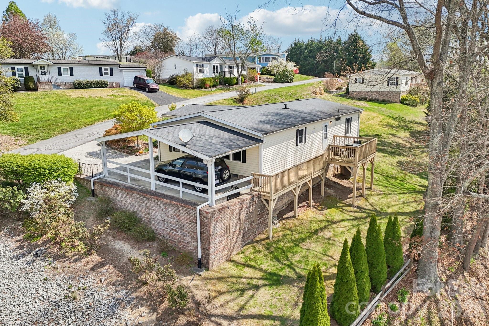 200 Cranbrook Circle Hendersonville NC 28792