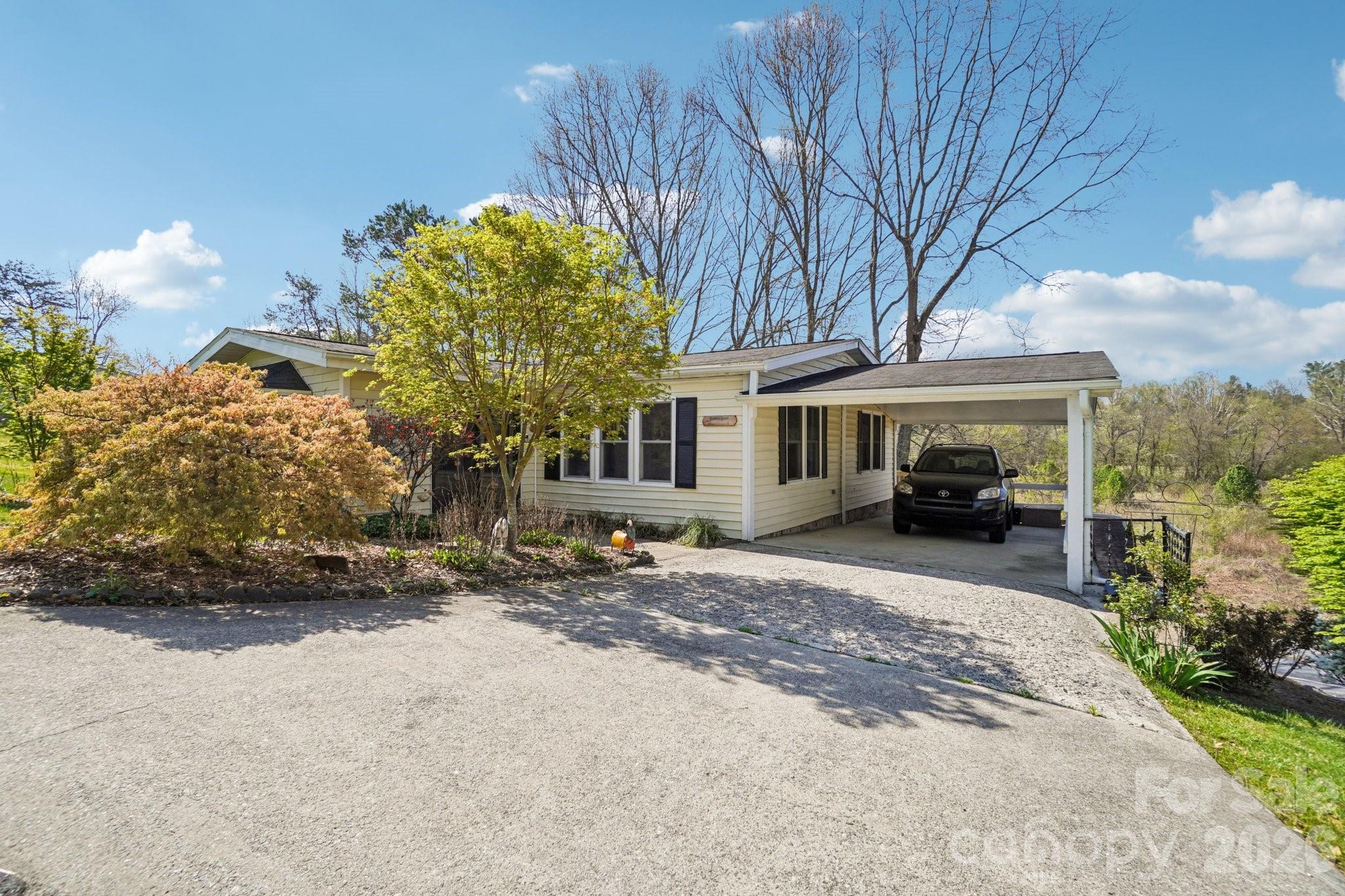 200 Cranbrook Circle Hendersonville NC 28792