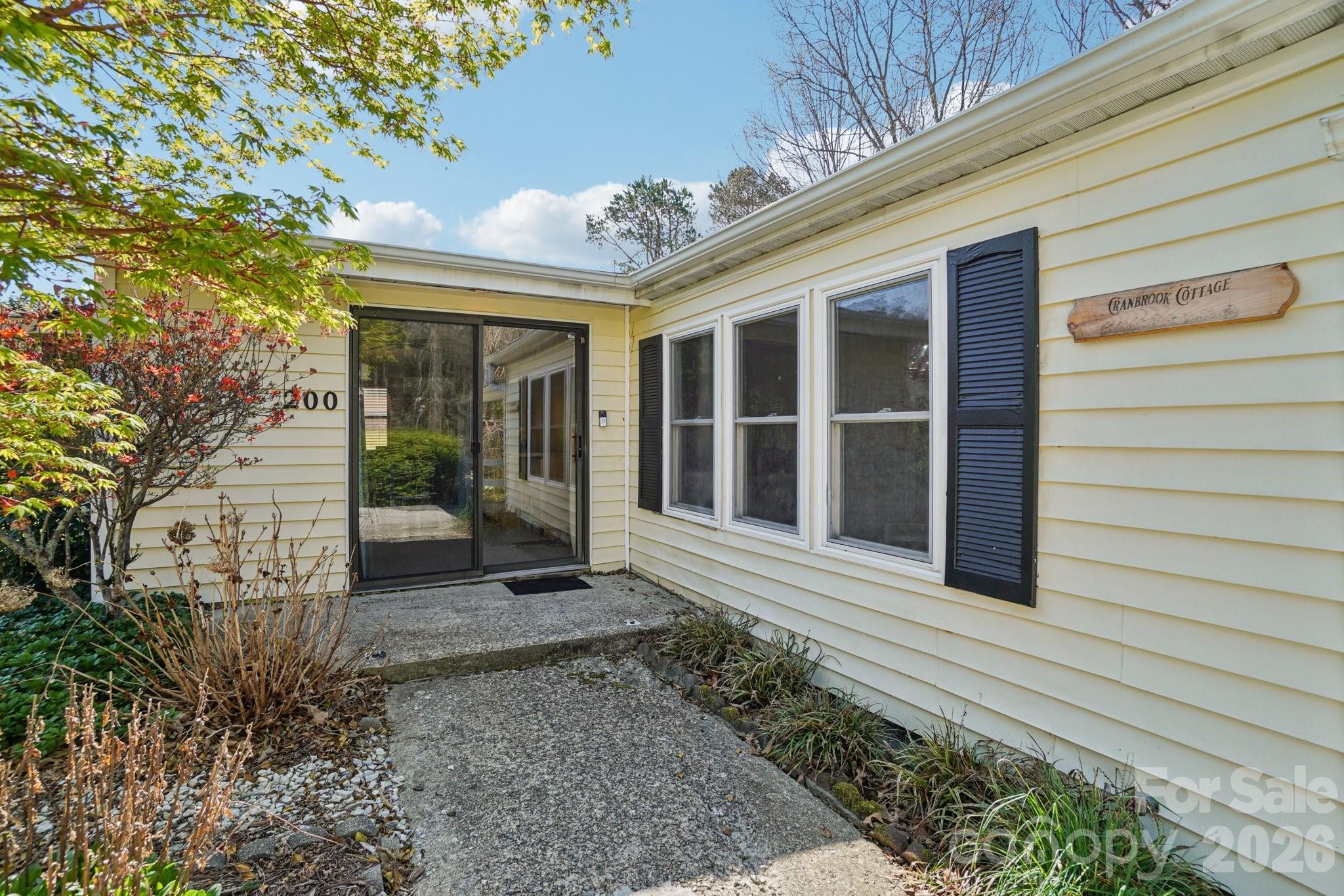 200 Cranbrook Circle Hendersonville NC 28792