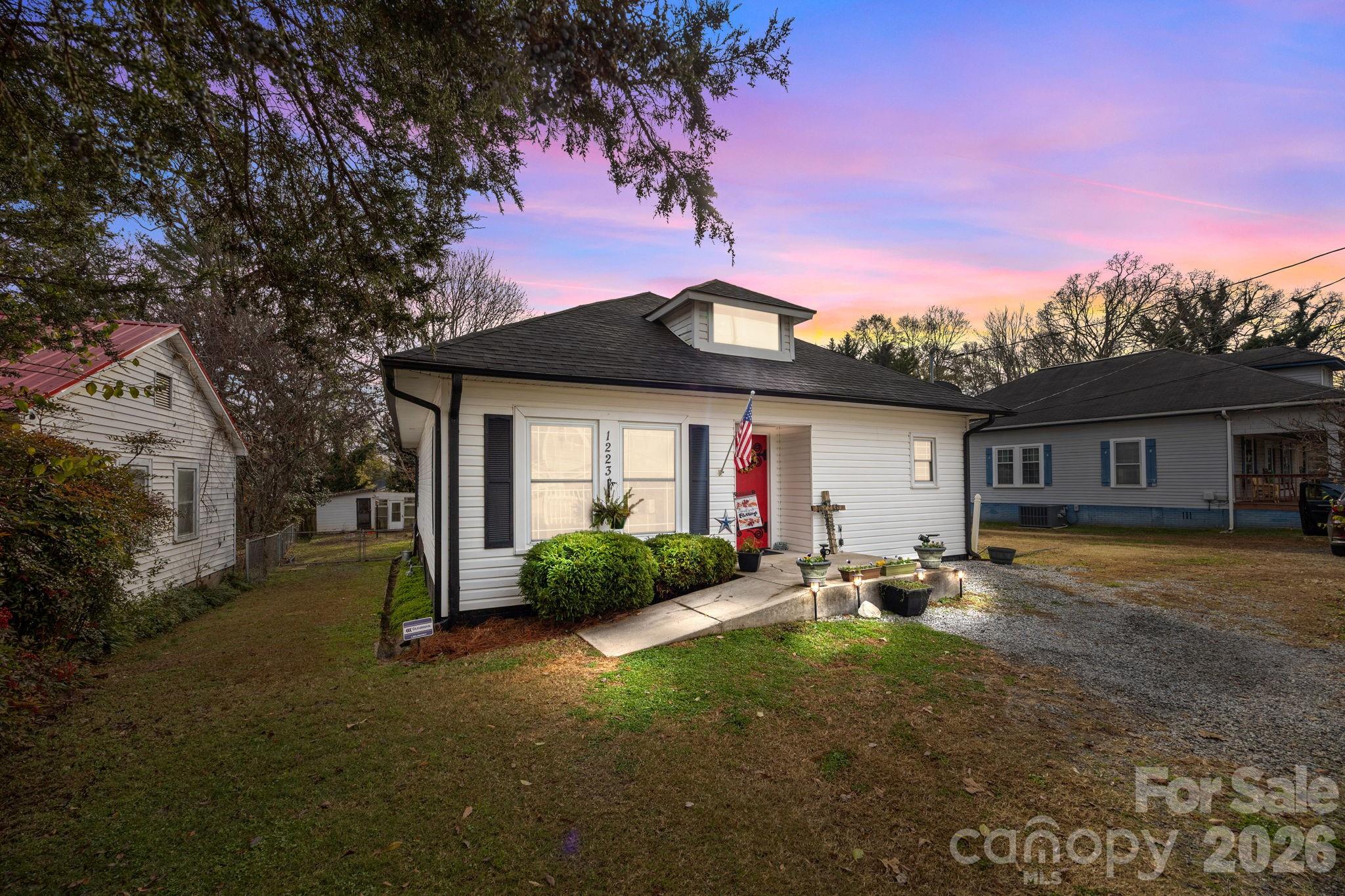 1223 S Lafayette Street Shelby NC 28152
