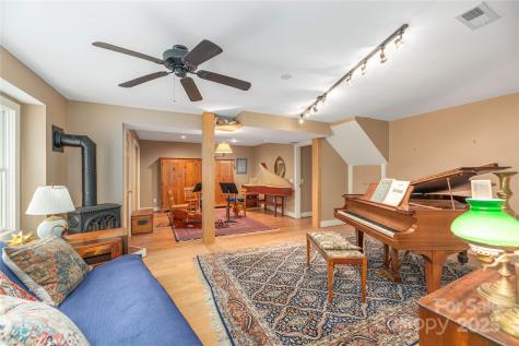 17 Red Oak Lane Alexander NC 28701