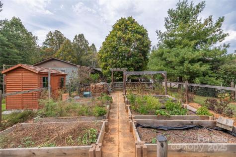 17 Red Oak Lane Alexander NC 28701