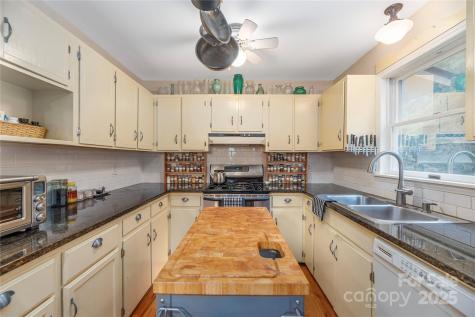 17 Red Oak Lane Alexander NC 28701