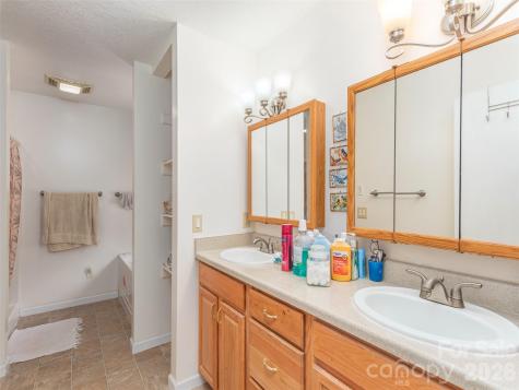 1120 Jacobs Branch Road Franklin NC 28734
