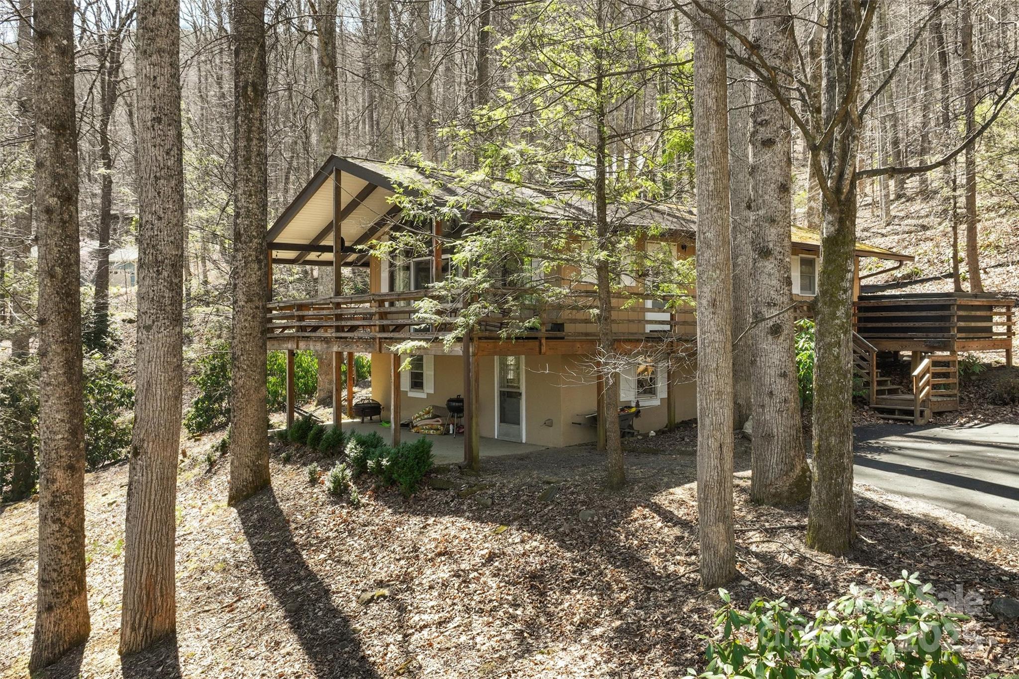 679 Locust Drive Maggie Valley NC 28751