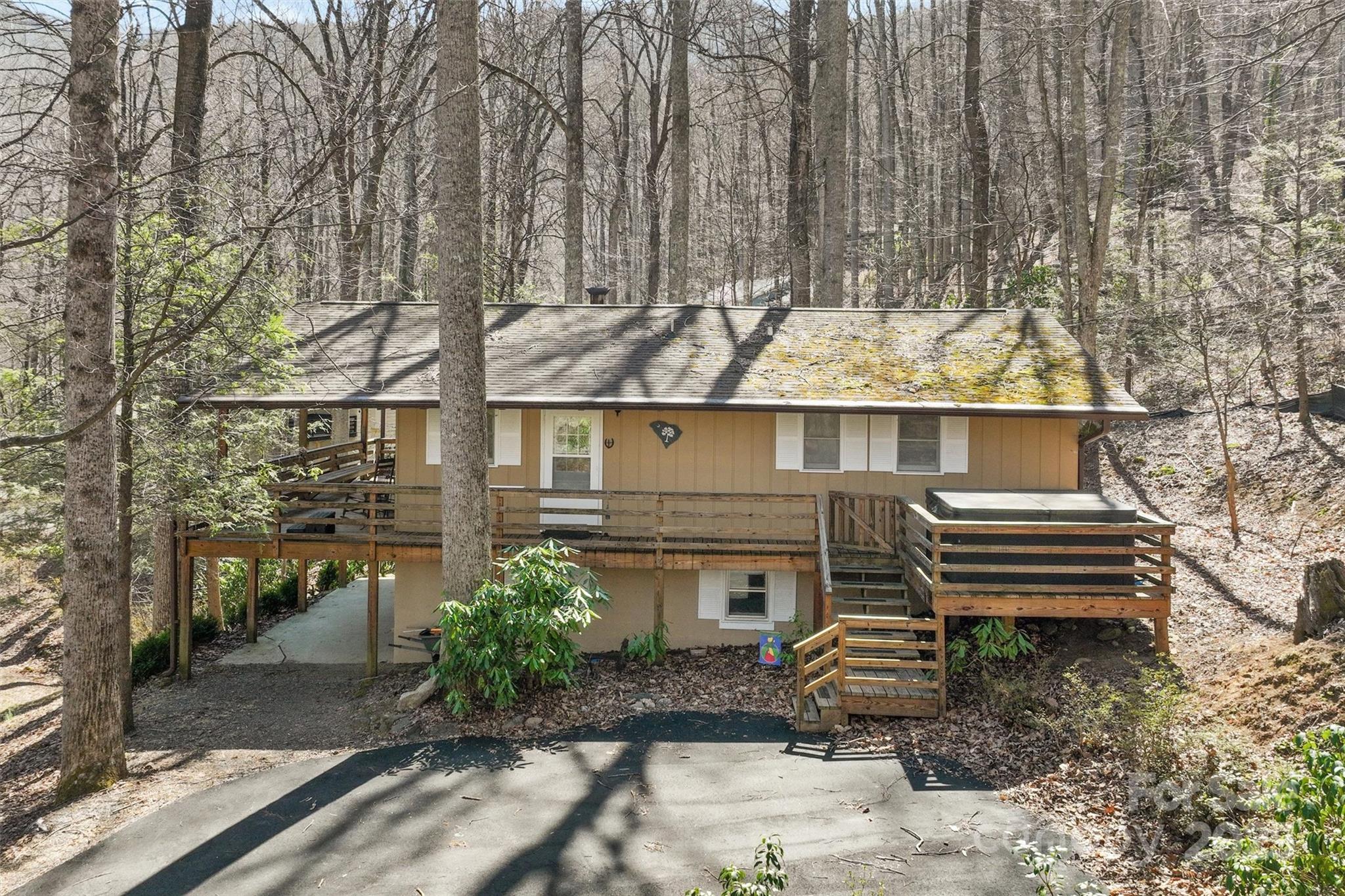 679 Locust Drive Maggie Valley NC 28751