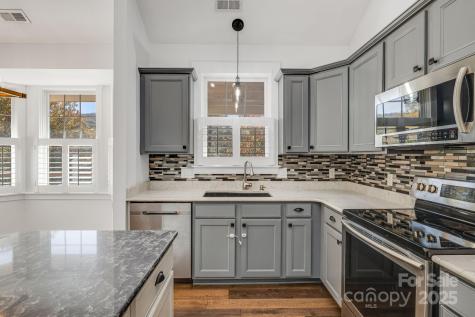 2 Oakhaven Terrace Asheville NC 28803