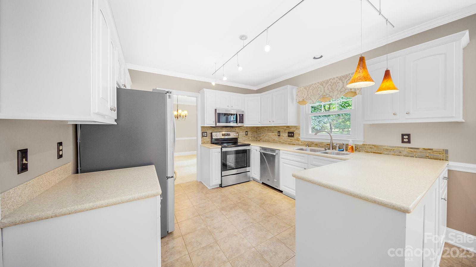 9807 Glastonbury Court Charlotte NC 28270