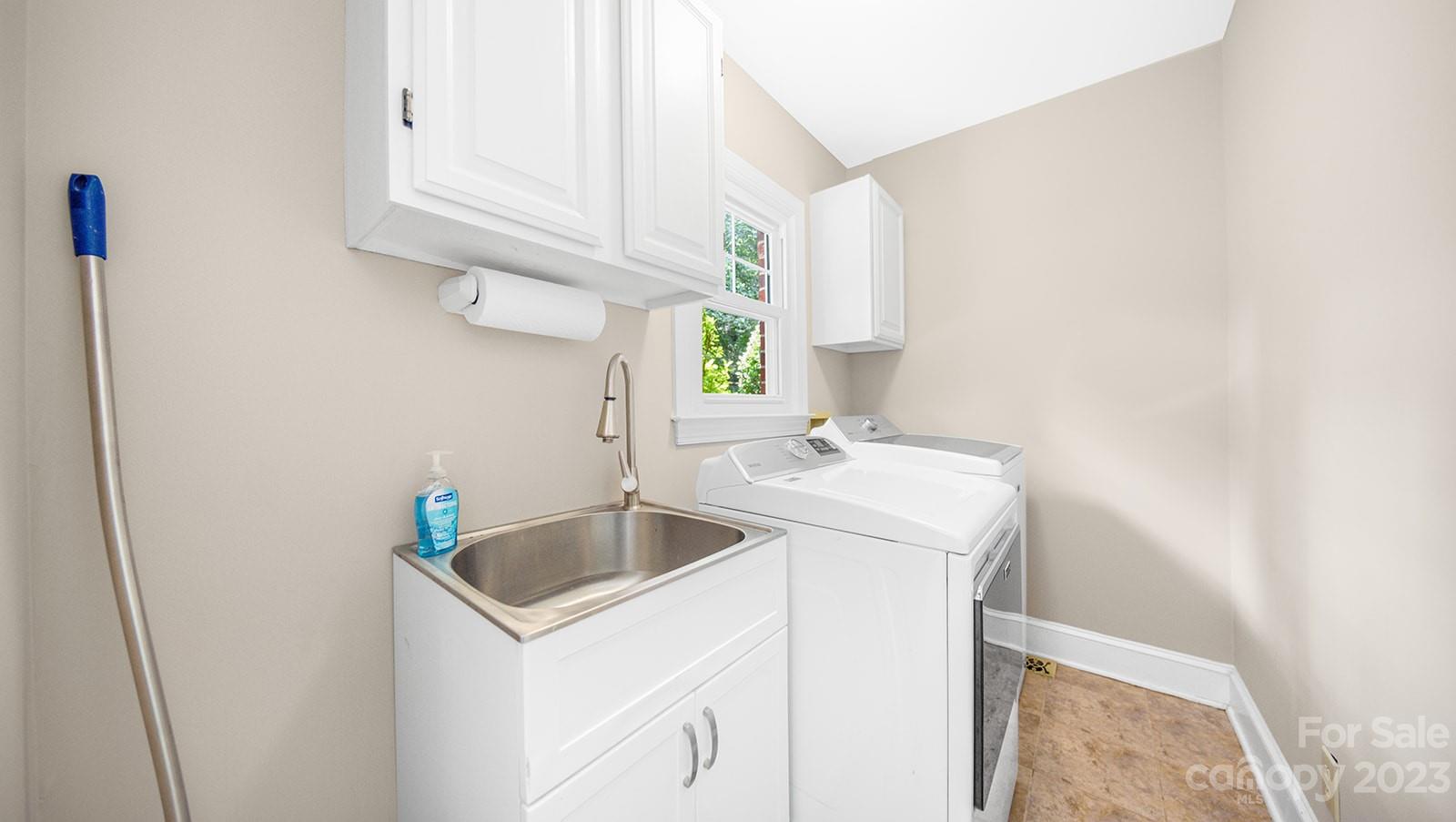 9807 Glastonbury Court Charlotte NC 28270