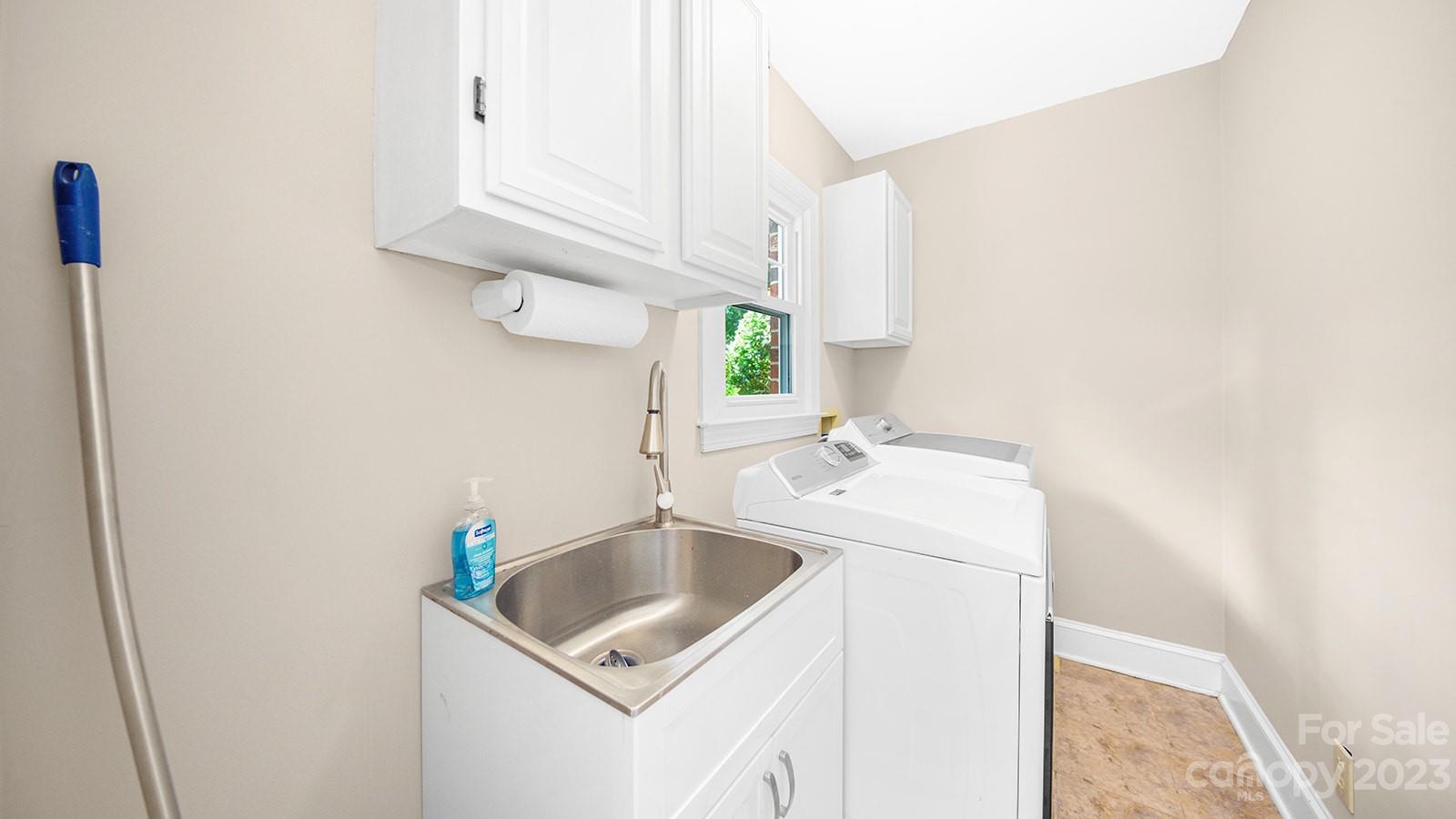 9807 Glastonbury Court Charlotte NC 28270