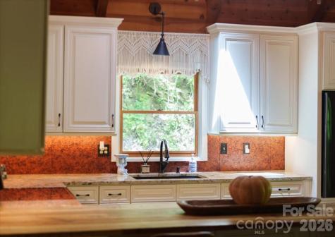 61 Greer Way Mars Hill NC 28754