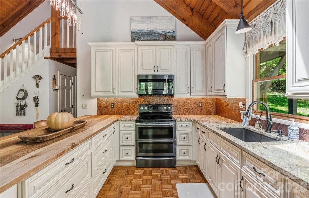 61 Greer Way Mars Hill NC 28754
