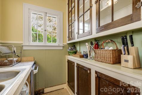 29 Walnut Street Hot Springs NC 28743
