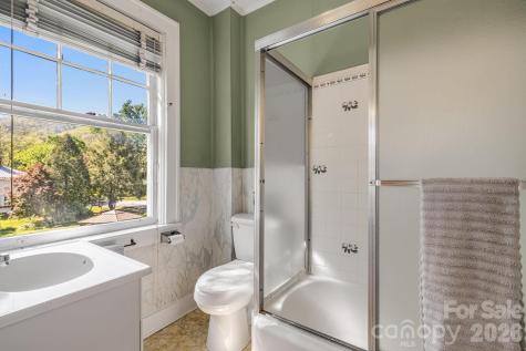 29 Walnut Street Hot Springs NC 28743