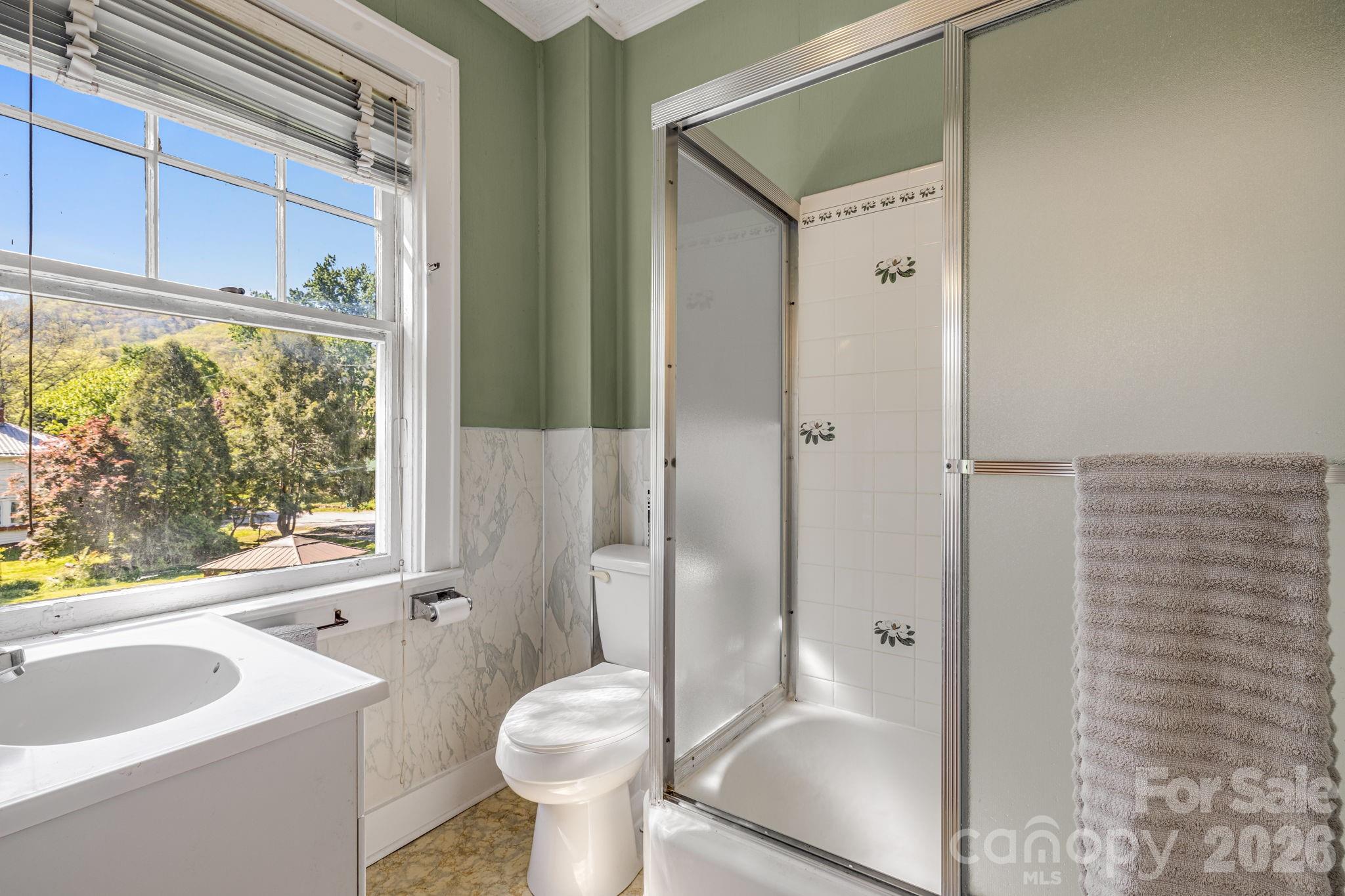 29 Walnut Street Hot Springs NC 28743