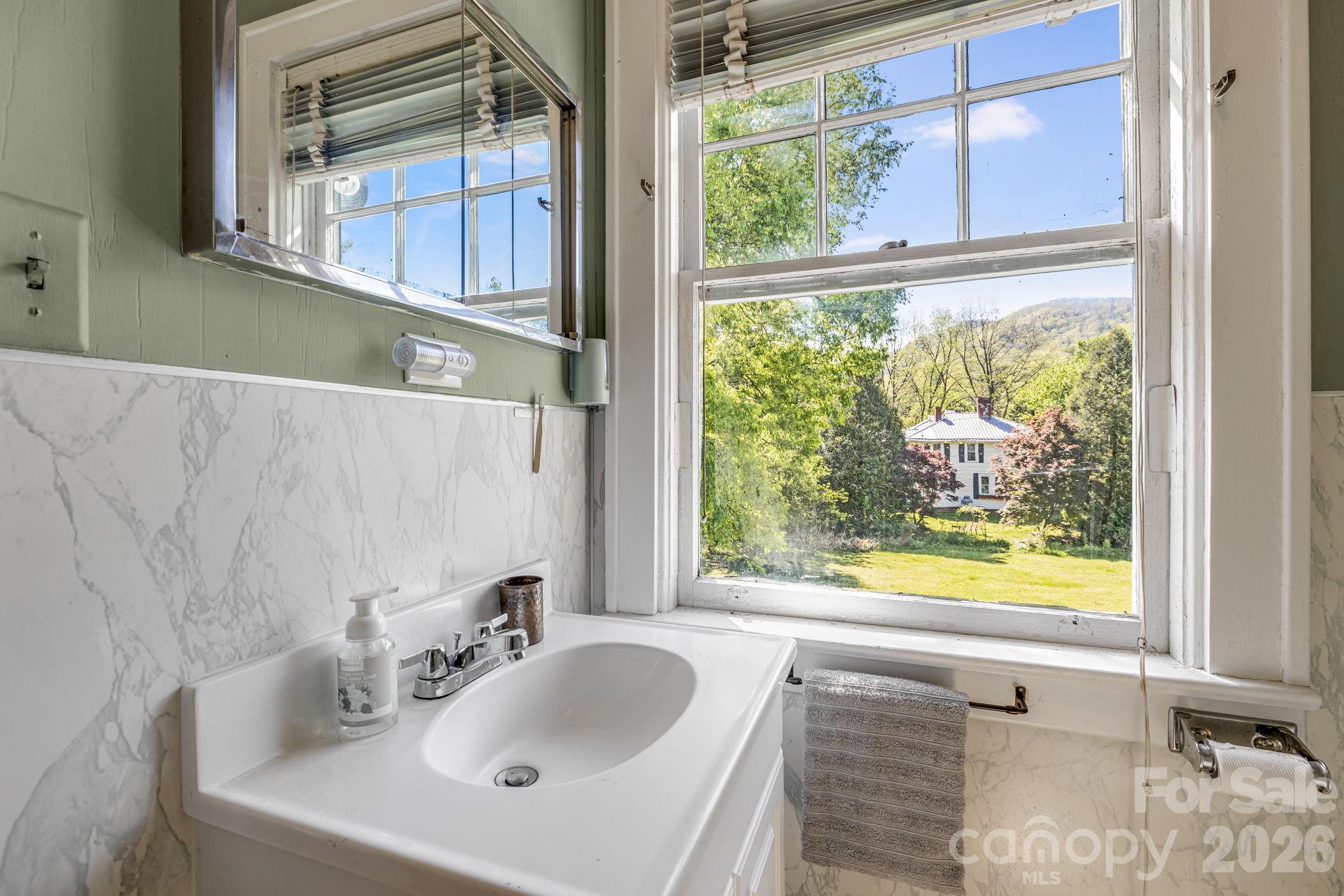 29 Walnut Street Hot Springs NC 28743