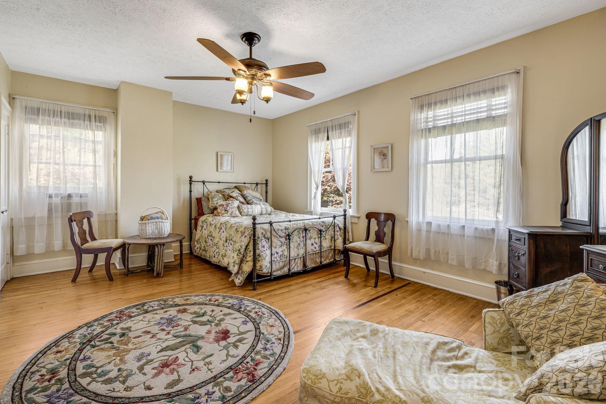 29 Walnut Street Hot Springs NC 28743