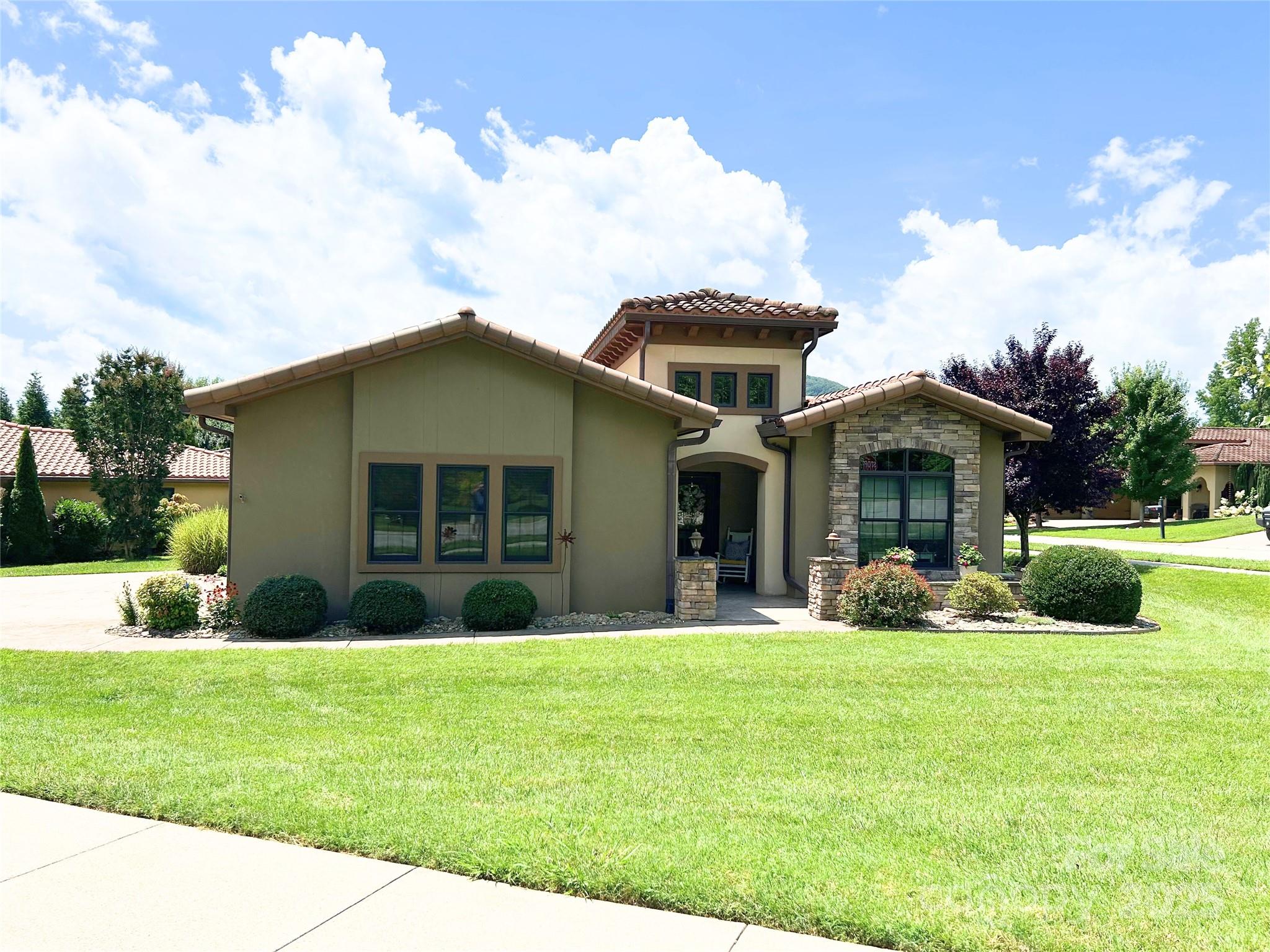 4 Pacifico Drive Asheville NC 28806