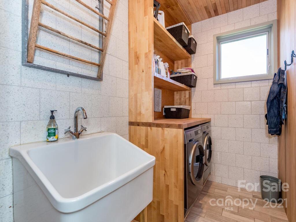 64 Malvern Walk Asheville NC 28806