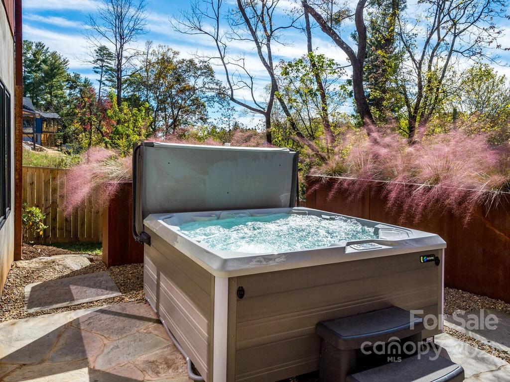 64 Malvern Walk Asheville NC 28806