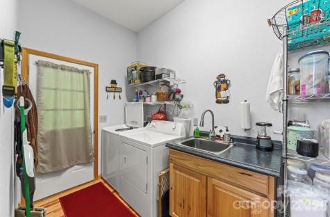 461 N Mallard Cove Almond NC 28771