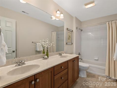 1672 Olmsted Drive Asheville NC 28803