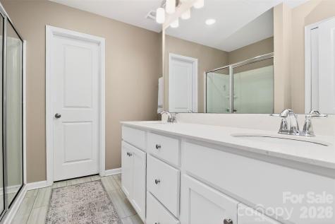 2017 Karen Woods Lane Charlotte NC 28216