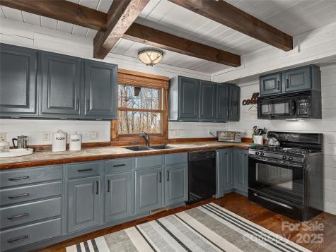 25 Crestwood Drive Arden NC 28704