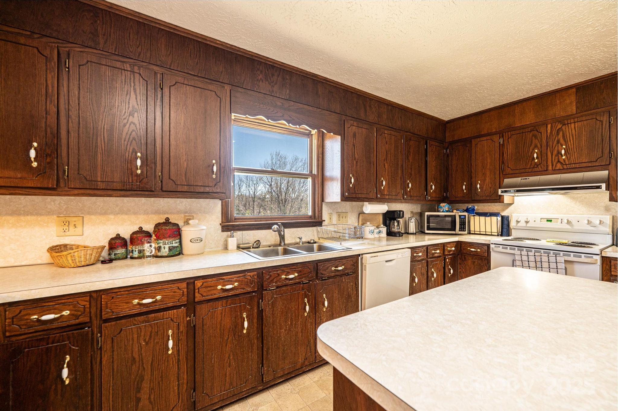 1221 Connelly Springs Road Lenoir NC 28645