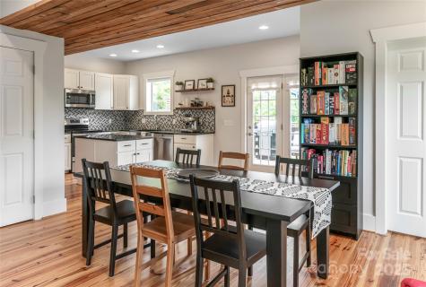 102 E Skyland Circle Asheville NC 28804