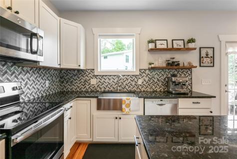 102 E Skyland Circle Asheville NC 28804