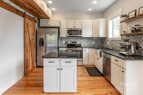 102 E Skyland Circle Asheville NC 28804