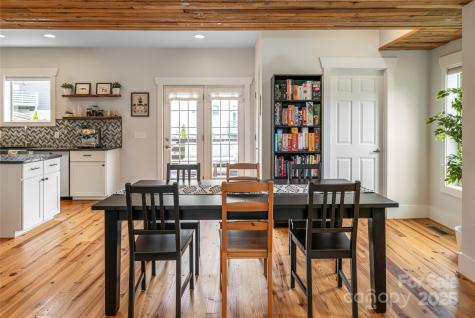 102 E Skyland Circle Asheville NC 28804