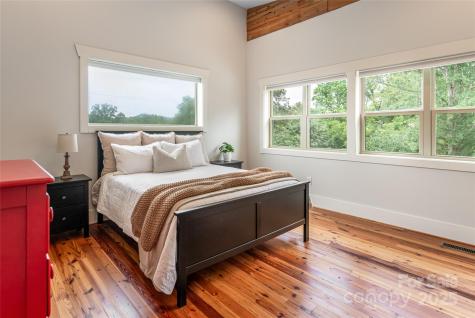 102 E Skyland Circle Asheville NC 28804