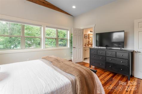 102 E Skyland Circle Asheville NC 28804