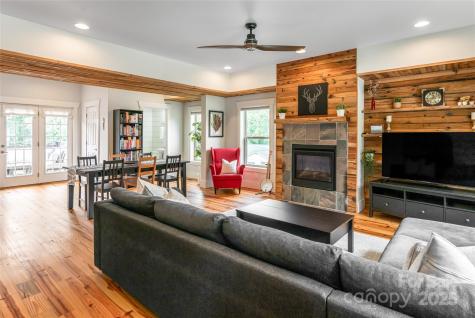 102 E Skyland Circle Asheville NC 28804