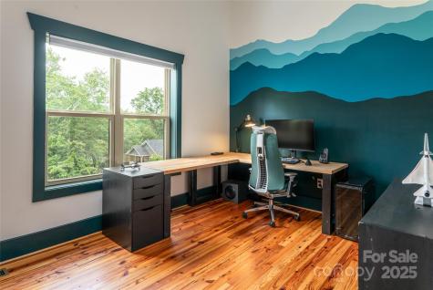 102 E Skyland Circle Asheville NC 28804