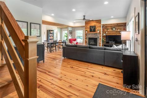 102 E Skyland Circle Asheville NC 28804