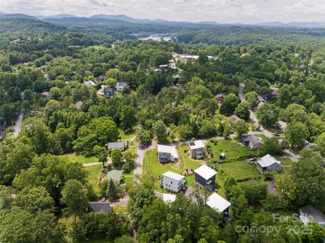 102 E Skyland Circle Asheville NC 28804