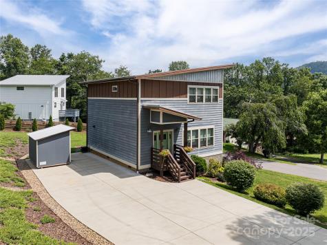 102 E Skyland Circle Asheville NC 28804